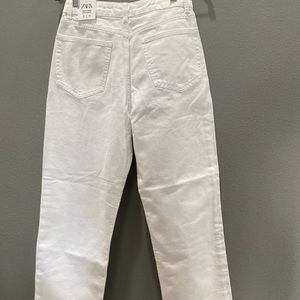 ZARA
HIGH RISE
STRAIGHT white